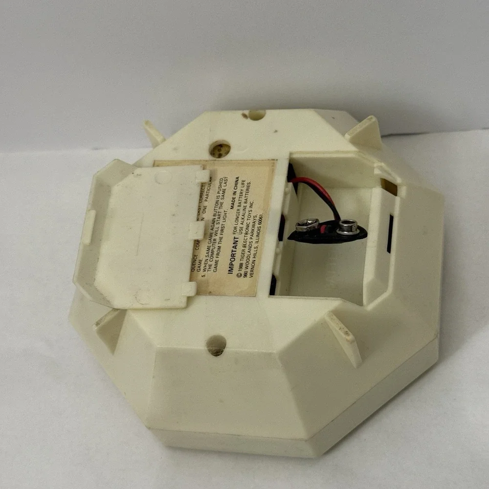 Vintage 1988 Tiger COPY‎ CAT Handheld Electronic Memory Game